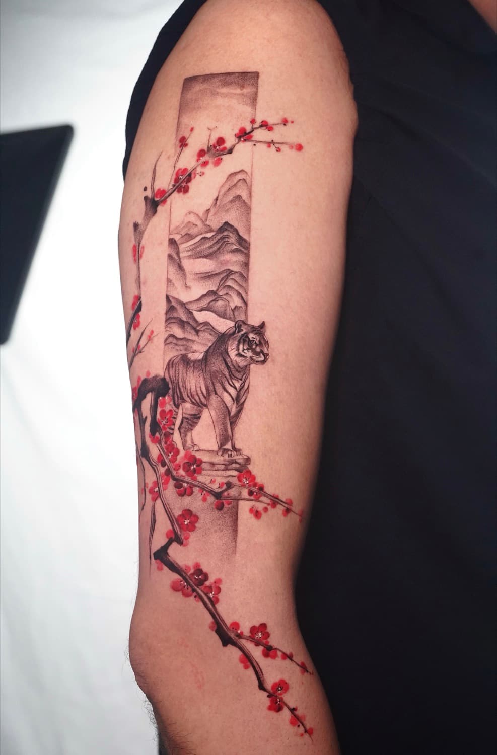 Alev Sarı — blackwork tattoo, Ink People Istanbul